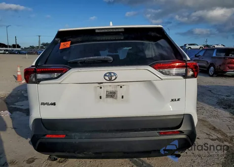 2020 Toyota Rav4 Xle z USA, uszkodzony, nr VIN 2T3W1RFV3LW060305